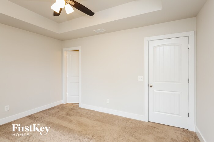 Building Photo - 2375 Belaire Dr