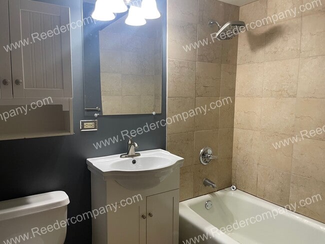 Building Photo - Remodeled 3 bedroom blocks from Munster Mi...