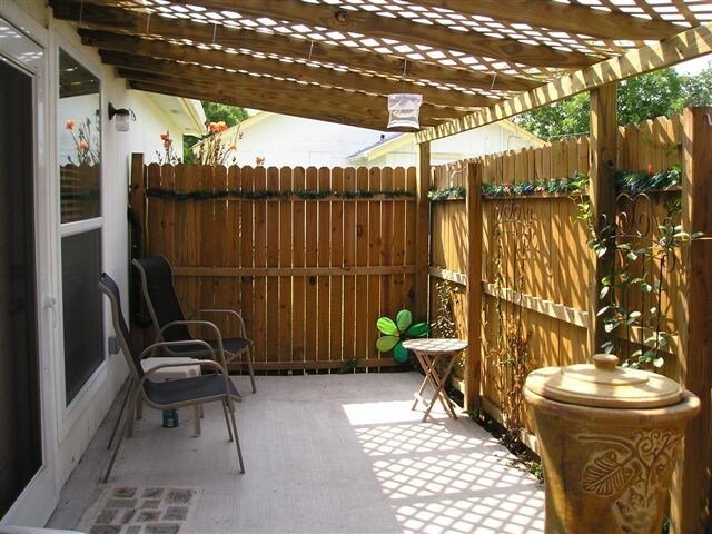 private patio - 514 S Rife St