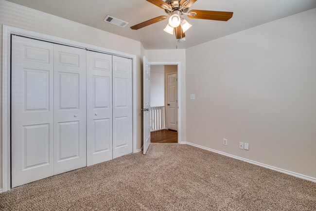 Building Photo - 913 N Brents Ave