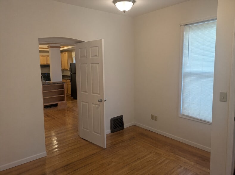 Building Photo - 1307 39th St