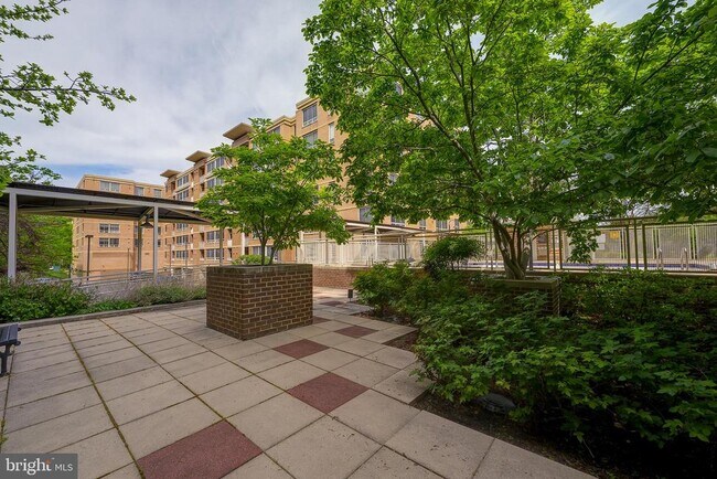Building Photo - 800 4th St SW