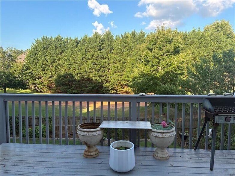 Building Photo - 1880 Manor View