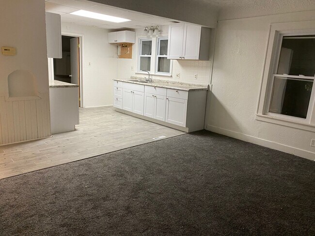 Building Photo - 3 Bedroom 2 Bath Home In Roseville