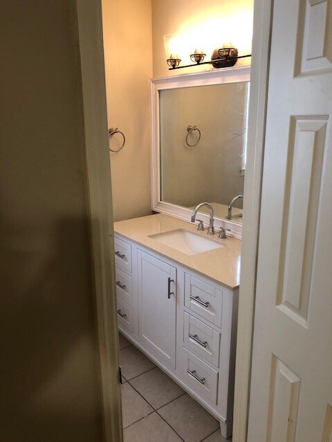 Building Photo - Newly Renovated Home on 2 Acres!