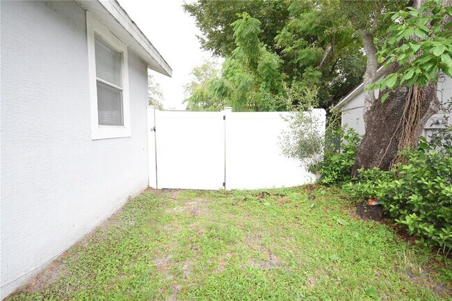 Building Photo - 221 E Cypress St