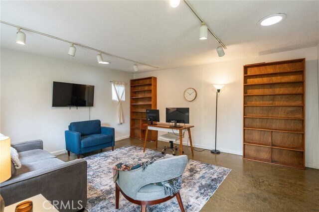 Building Photo - 1812 Las Flores Dr