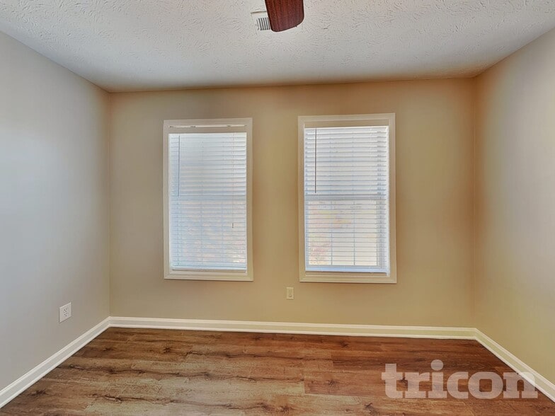 Building Photo - 407 Emerald Trce