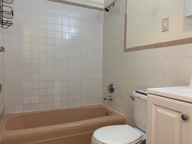 Building Photo - 340 Highland Ave