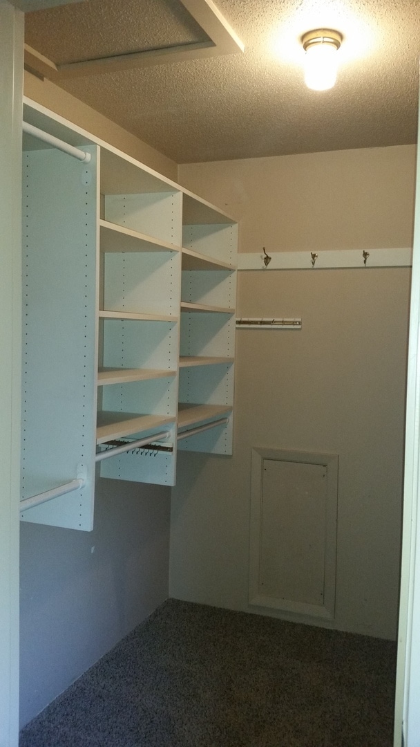 Building Photo - Occupied, do not disturb tenants. 1950's Craftsman 2br 2ba duplex on two levels, lawncare provide...