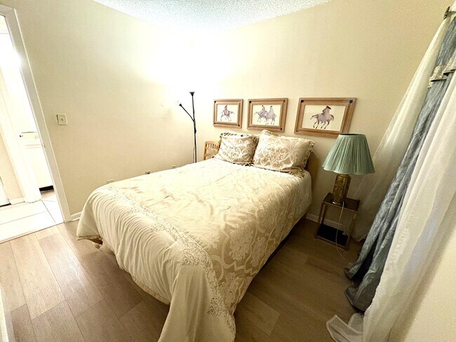 Building Photo - 9485 Boca Cove Cir