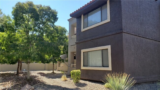 Building Photo - 5066 S Rainbow Blvd