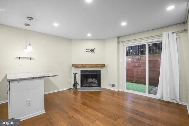 Building Photo - 306 W Wildey St