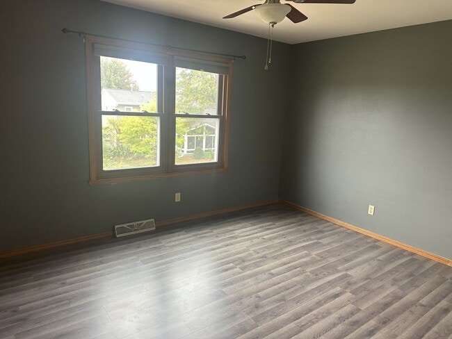 Building Photo - For Rent: Spacious 3 Bedroom, 2.5 Bath Sin...