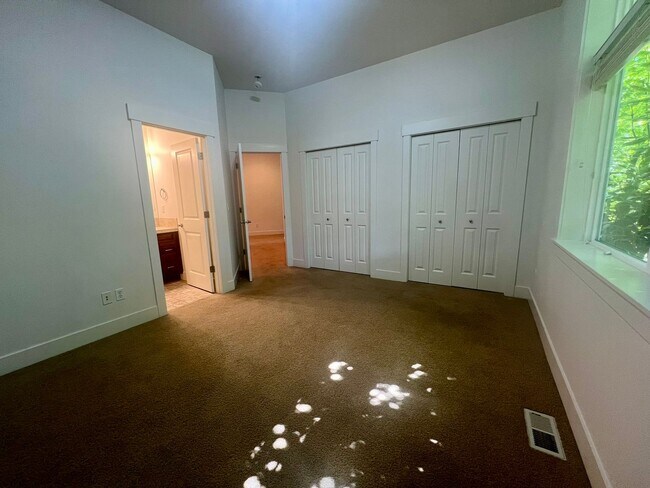 Building Photo - PENDING APPLICATION; Spacious Home on Golf Course  - All Bedrooms En Suite