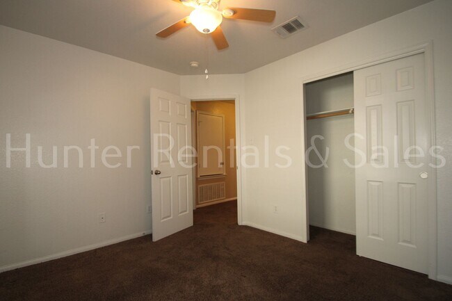 Building Photo - 505 Vega Ln