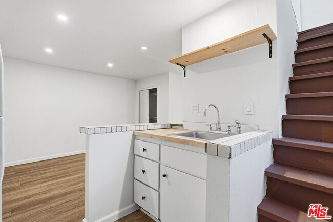 Building Photo - 641 N Martel Ave