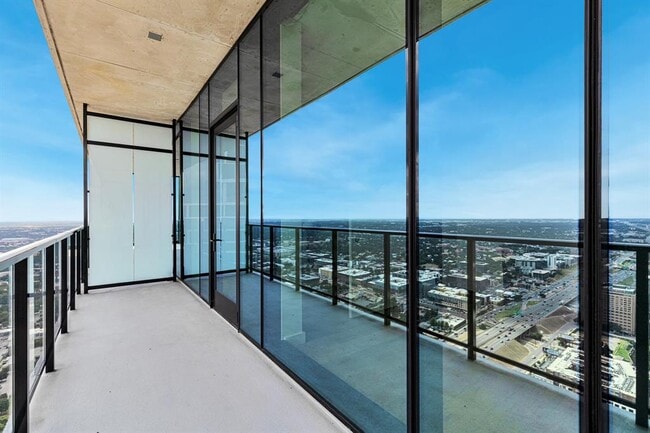 Building Photo - 610 Davis St