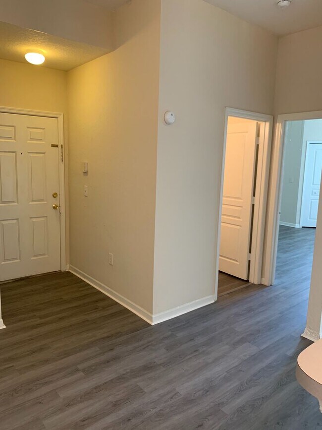 Building Photo - One Bedroom For Rent in New Tampa!