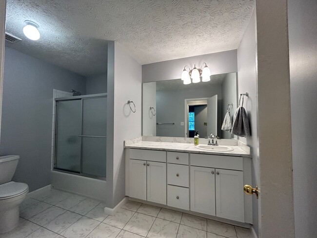 Building Photo - **ASK HOW YOU CAN MOVE IN WITH NO SECURITY DEPOSIT**8546 East Union Hill Rd: Ranch Home with 16x2...