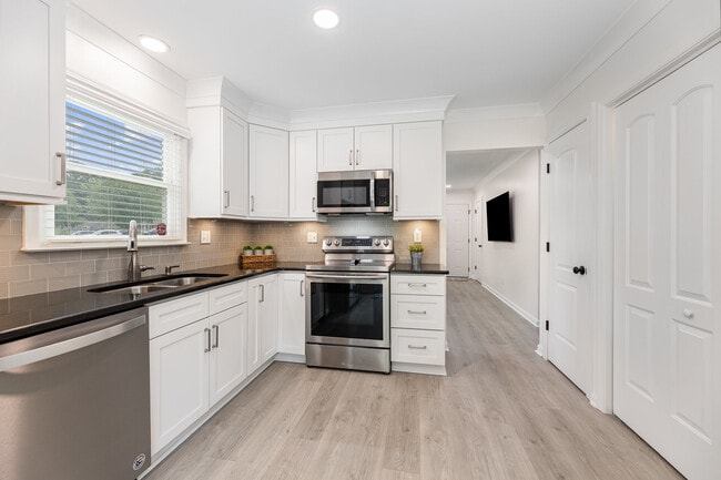 Building Photo - 508 Rock Cliff Ct