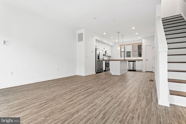 Building Photo - 3121 Beachview Ln