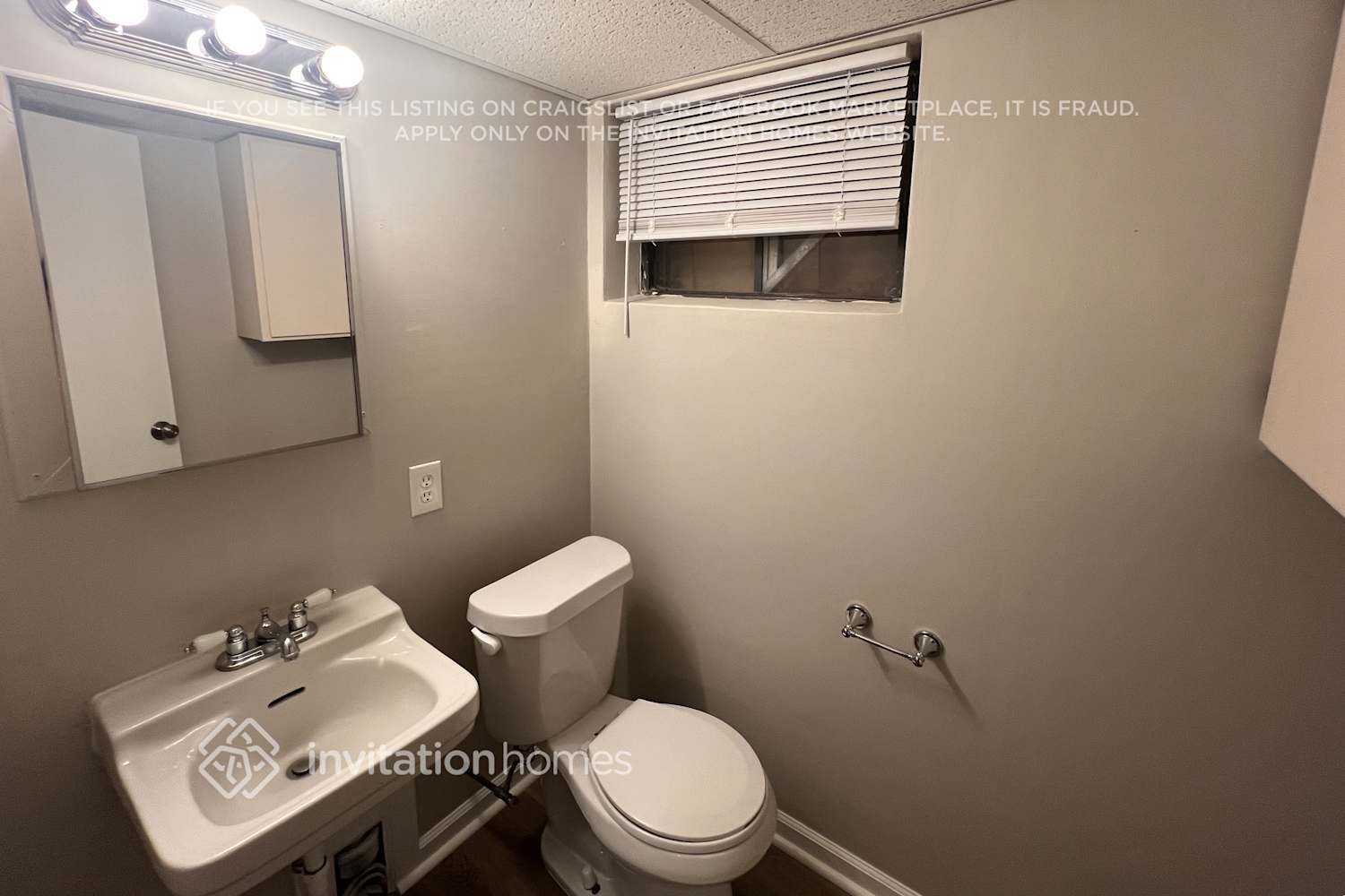 Building Photo - 2727 S Stuart St