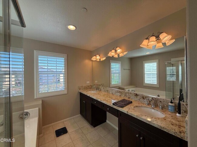 Building Photo - 2967 Palmera Ln