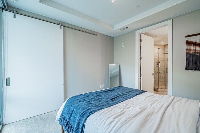 Building Photo - LUX 1BD, 1.5BA Lakehouse Condo with Bonus Den