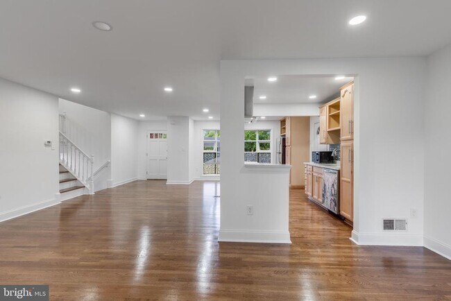 Building Photo - 1402 Mullins St