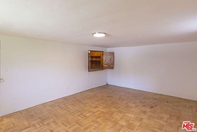 Building Photo - 2547 Canyon Dr