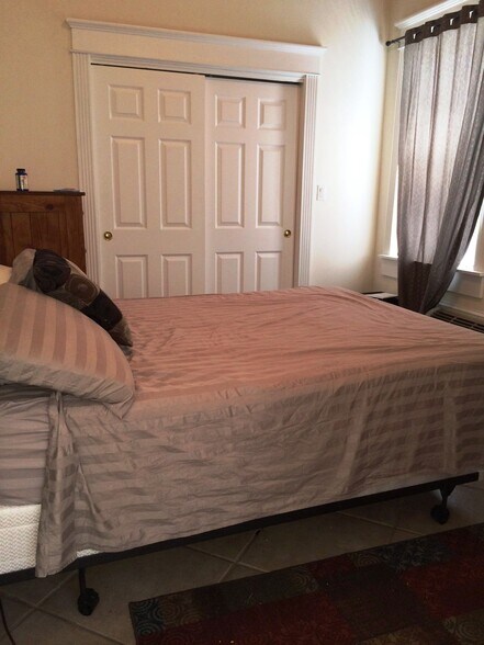 Building Photo - 4007 Prytania St