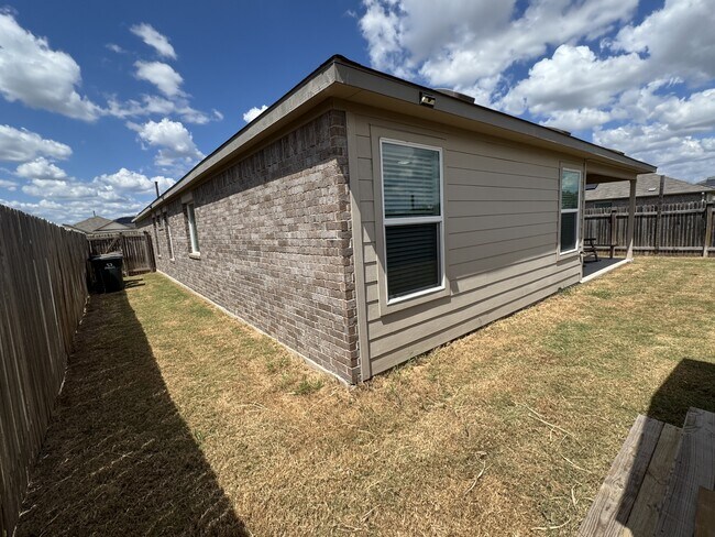Building Photo - 237 Escondido Cir