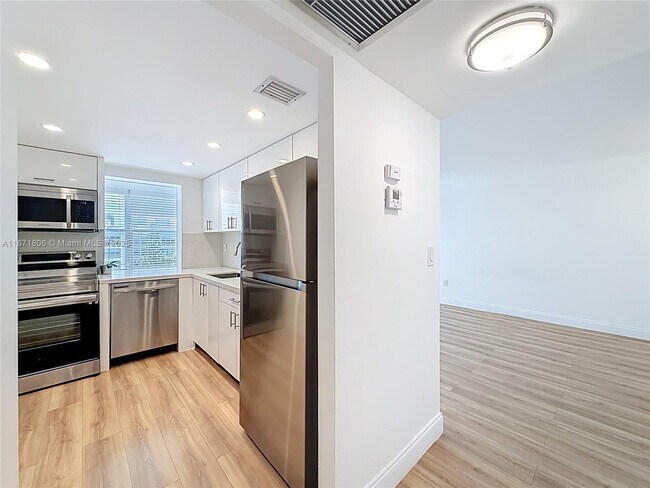 Building Photo - 17560 Atlantic Blvd