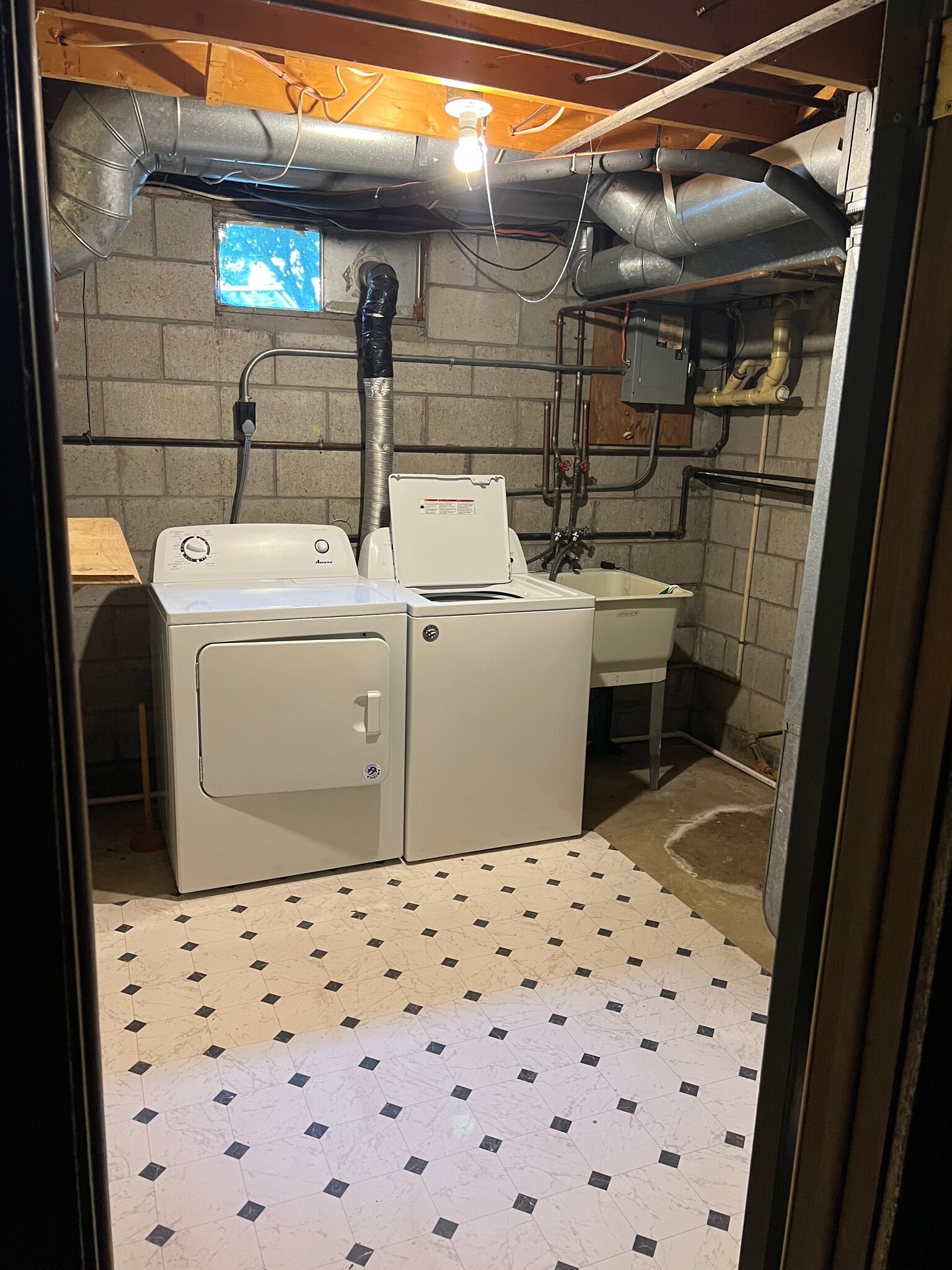 Building Photo - 9019 Saddle Horn Dr