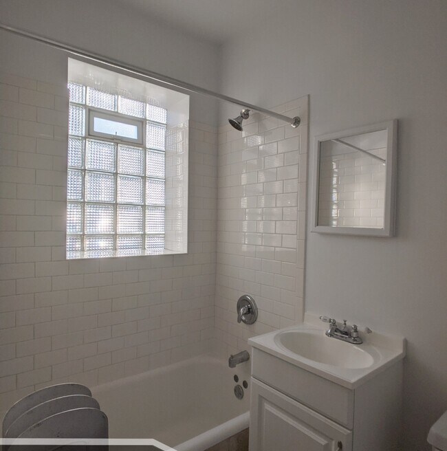 Building Photo - 2651 N Spaulding Ave