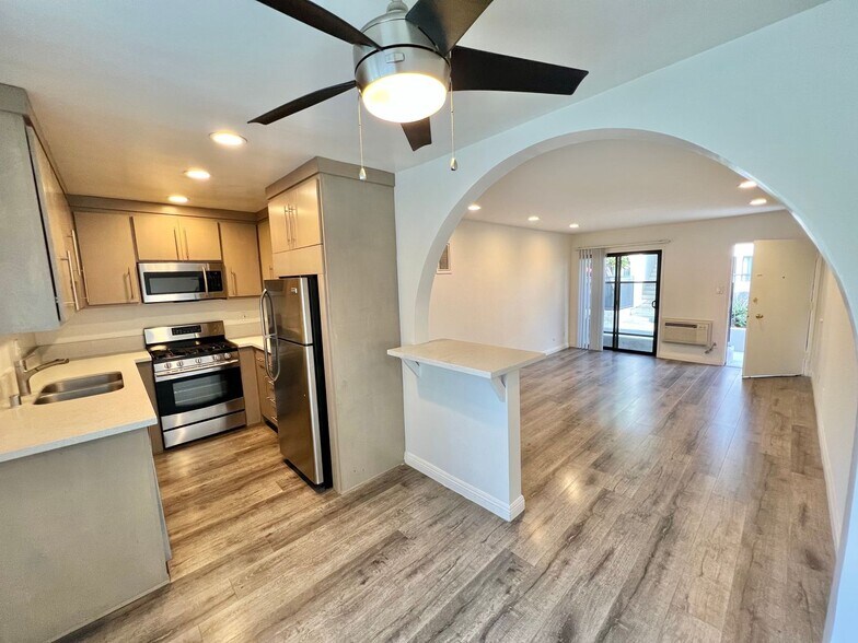 Building Photo - 3510 Clarington Ave