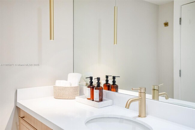 Building Photo - 2301 Collins Ave