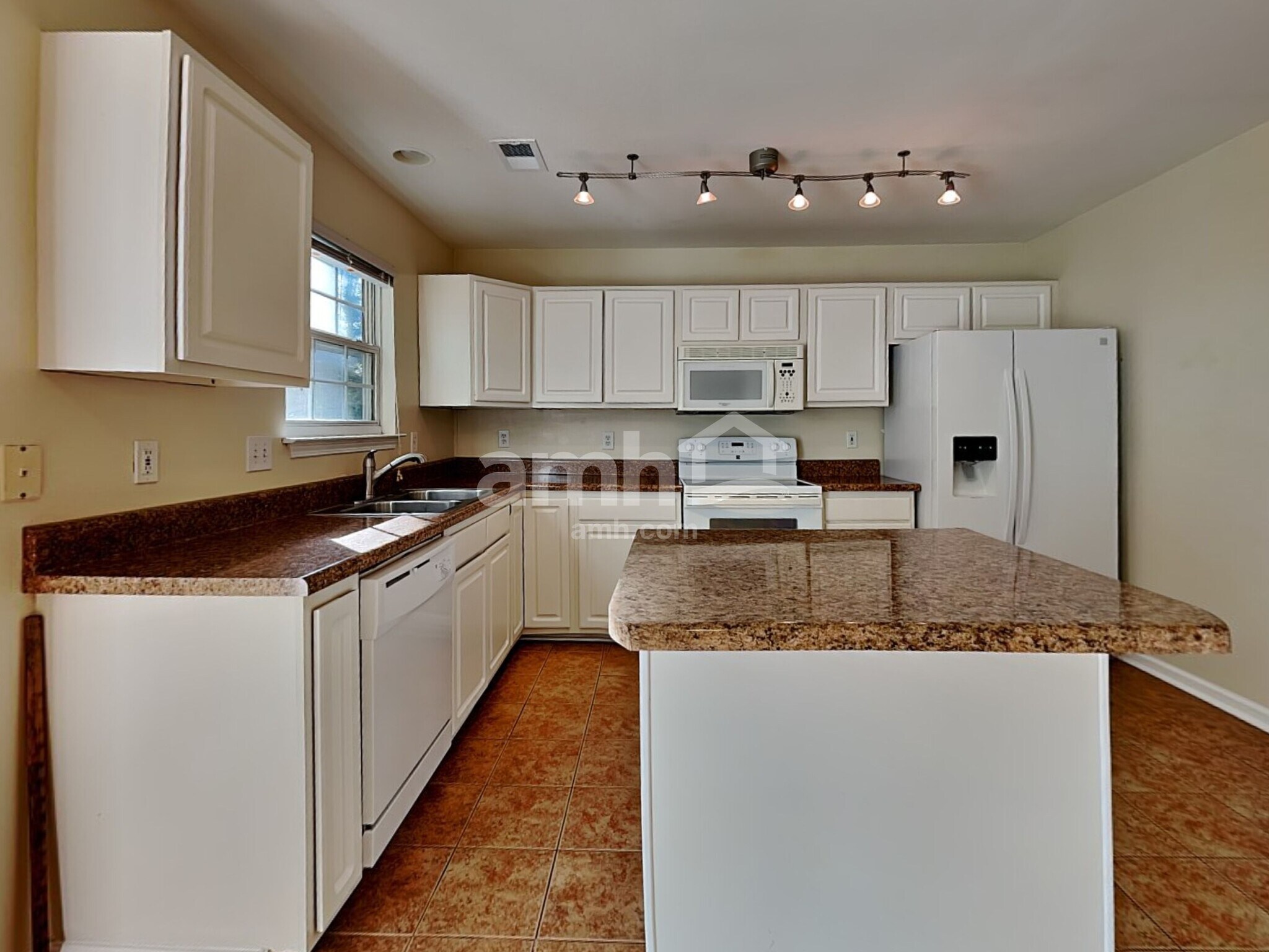 Building Photo - 325 Windsong Dr