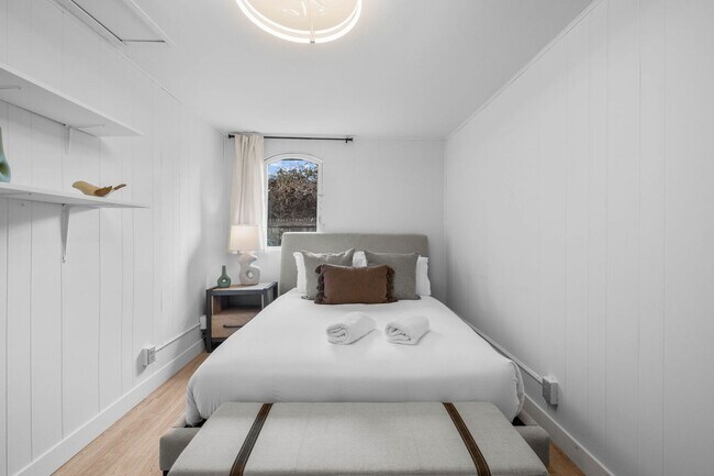 Building Photo - 344 Bonair St