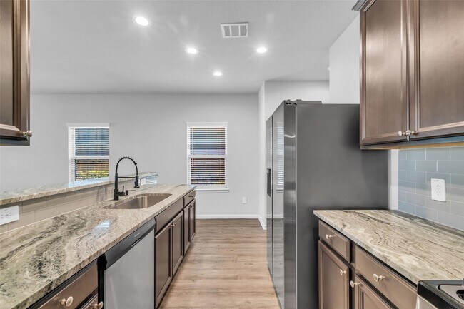 Building Photo - 935 Golden Willow Ln