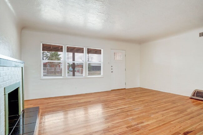 Building Photo - 819 Ellis St