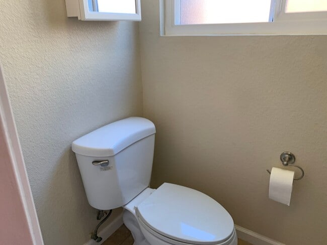 Building Photo - Adorable well maintained 3 bedroom 2 bath ...
