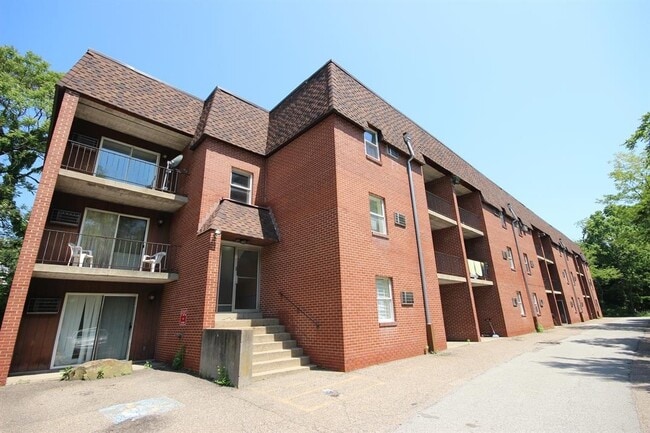 Interior Photo - SYCAMORE APARTMENTS -- 130