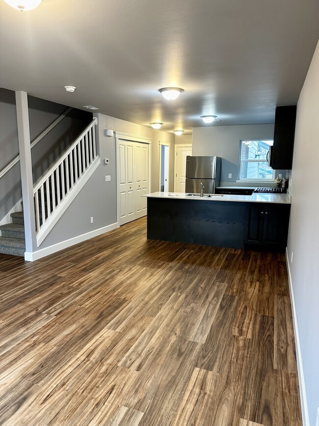 Building Photo - 3752 Peter Ln NE