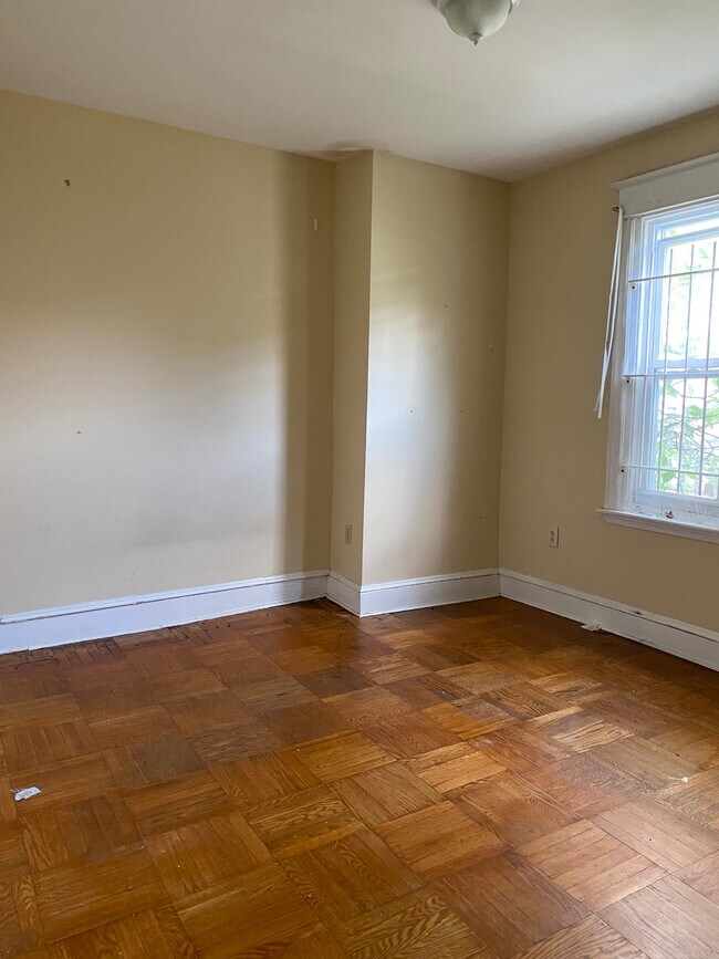 Building Photo - 4624 Woodland Ave