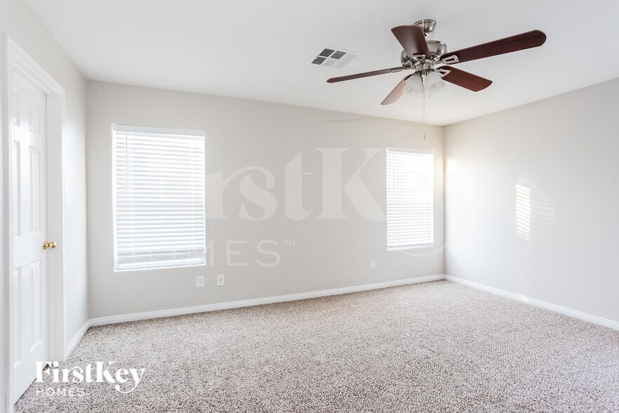 Building Photo - 5013 Whistling Acres Ave