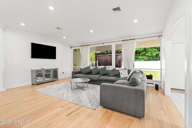 Building Photo - 606 Deal Rd