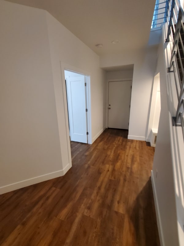 Building Photo - 2183 525 W