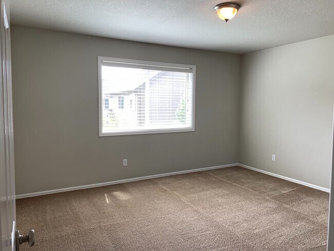 Building Photo - 4 Bedroom House ~ South Corvallis